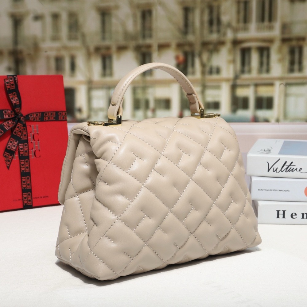 Stylish Leather Shoulder Bag F - огляд і ціна Luxury Bags Must Have