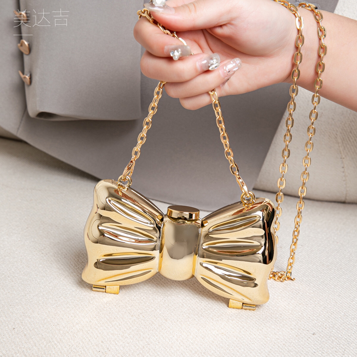 Glossy Gold Metal Bow Shaped M - огляд і ціна Luxury Bags Gold
