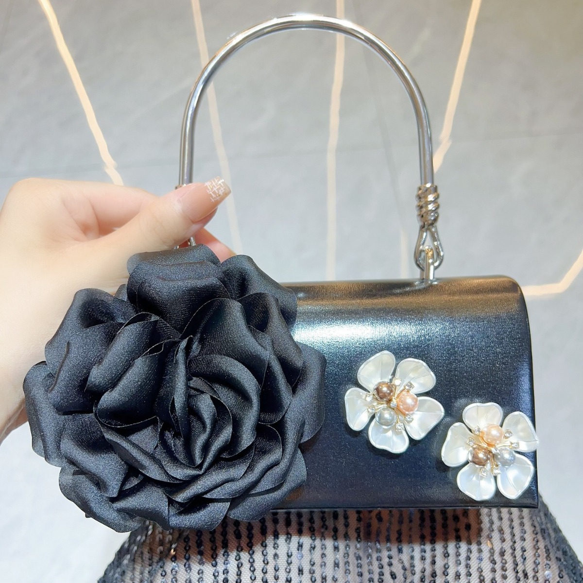 Luxury Gold 3D Flower Clutch B - огляд і ціна Luxury Bags Gold