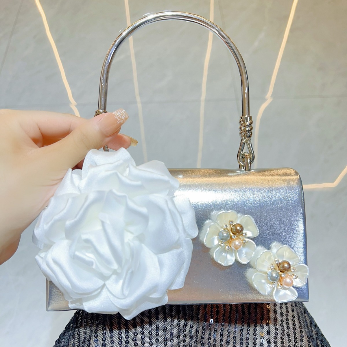 Luxury Gold 3D Flower Clutch B - огляд і ціна Luxury Bags Gold