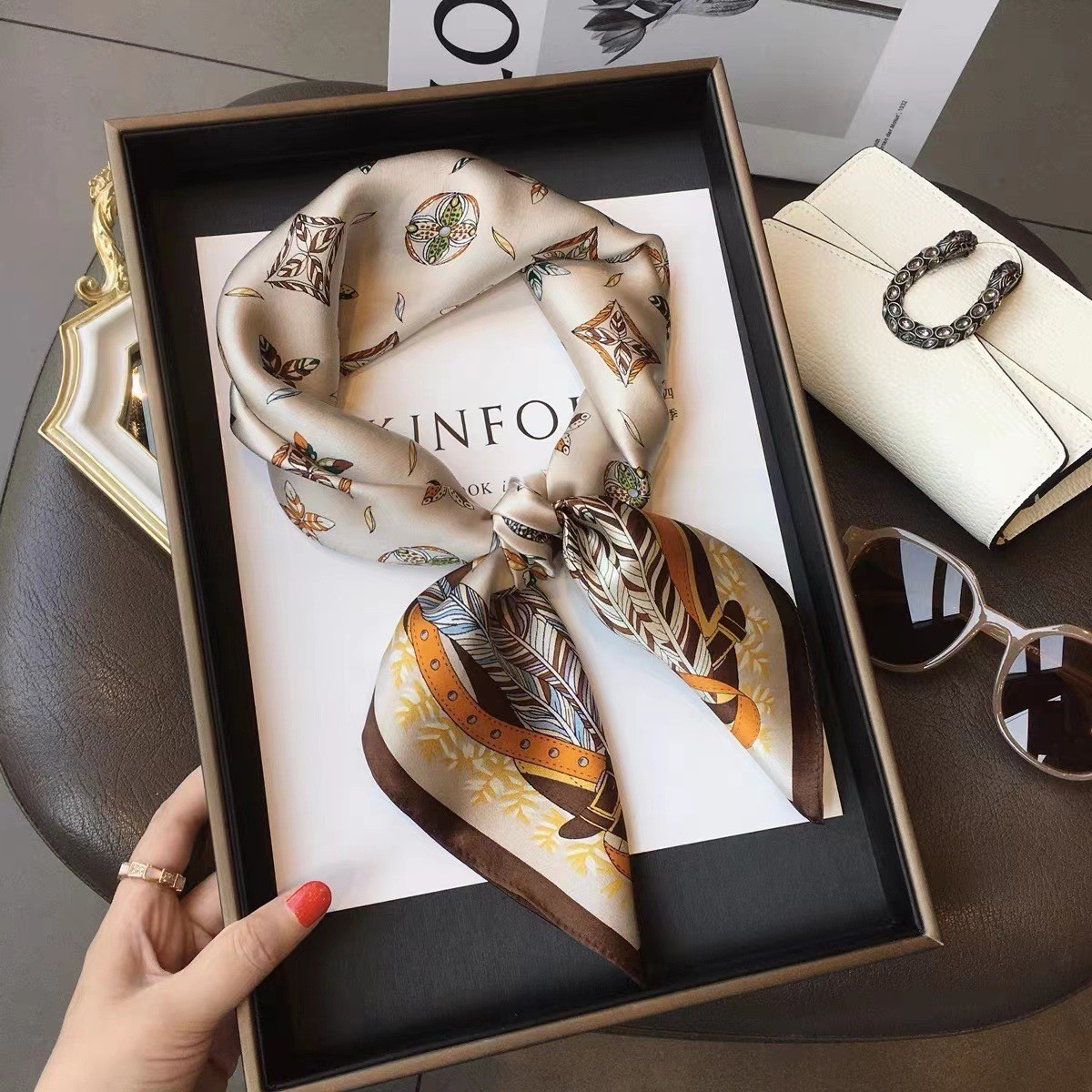 Luxury Fashion Print 70*70cm S - огляд і ціна Luxury Bags Online
